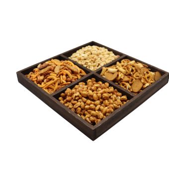 Product Name: Wooden Party Tray with 765 g of mixed nuts